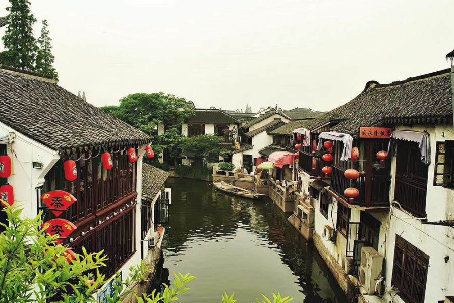 Zhujiajiao Water Town and Shanghai French Concession Private Day Tour with Shanghai Suburban Transfers (e.g., airport, cruise port pick-up/drop-off)