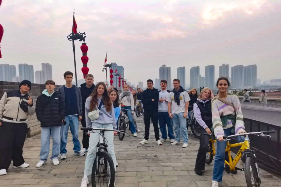 Private One-day tour in Xi’an city, including cycling on the Xi’an City Wall, Bell and Drum Towers, Xi’an Museum, and the Datang Ever-bright city （ hotel pickup and drop-off service in Xi’an urban area)